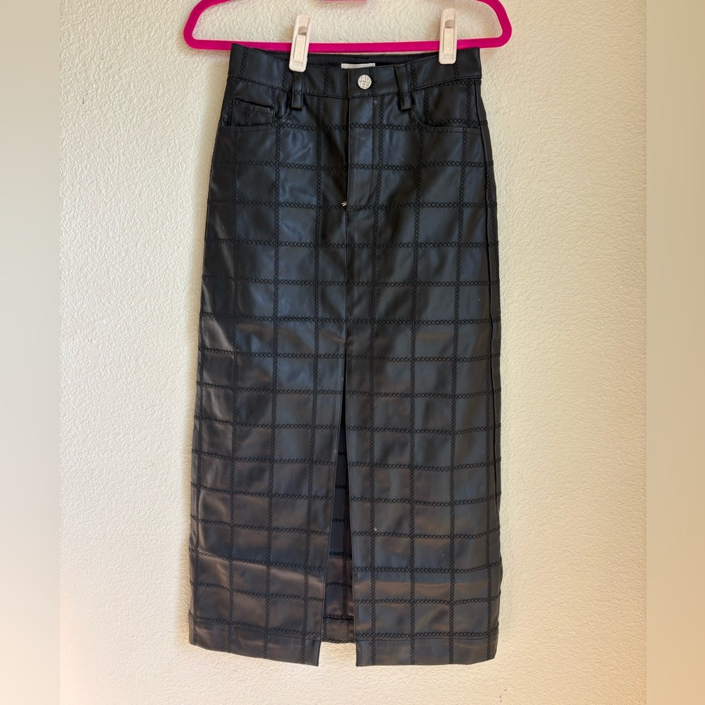 Elegant Black Checkered Pencil Skirt - Picture 3 of 5